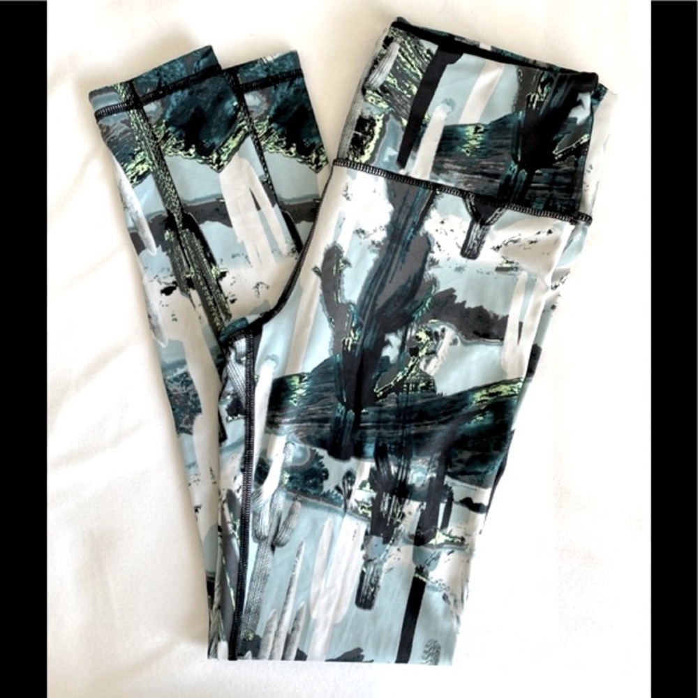 Victoria secret women’s training legging.